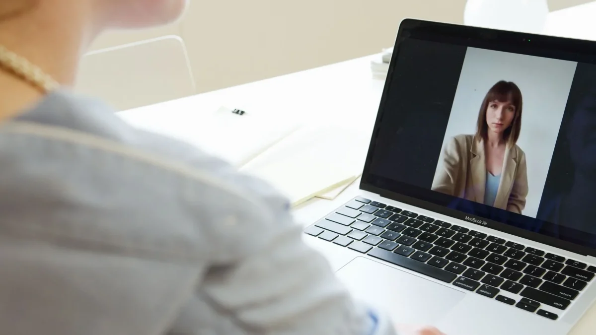 Communication interne pour indépendants et TPE : méthode et outils adaptés aux petites équipes