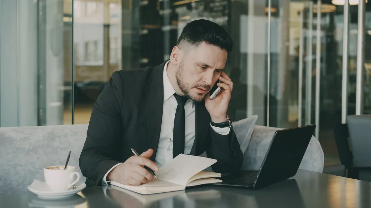 Relation client : définition, enjeux et pratiques pour les indépendants et TPE